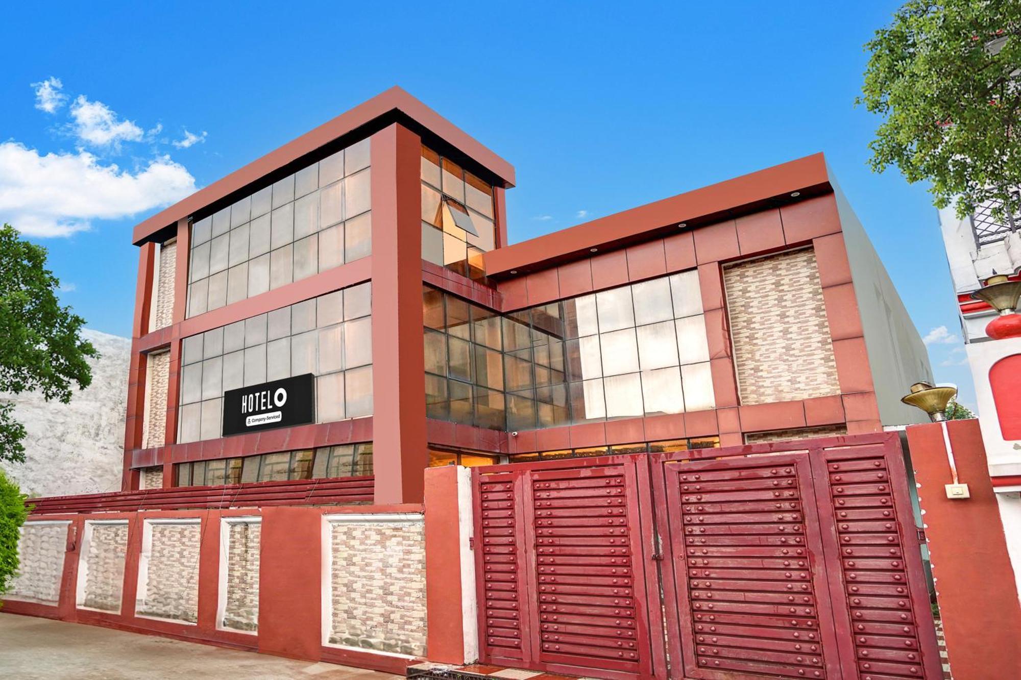 Super O Jankipuram Vikas Nagar Hotel *
